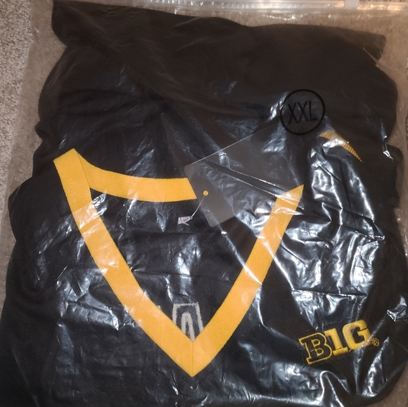 New Catlin Clark Iowa NCAA Women's Jersey Multiple Sizes - Picture 4 of 4